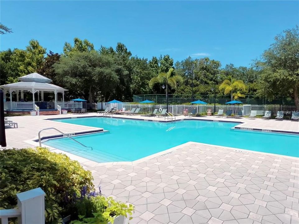 For Sale: $290,000 (1 beds, 1 baths, 837 Square Feet)