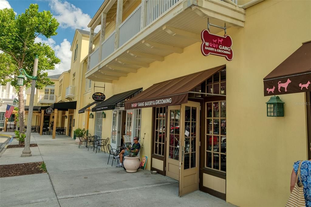 For Sale: $290,000 (1 beds, 1 baths, 837 Square Feet)