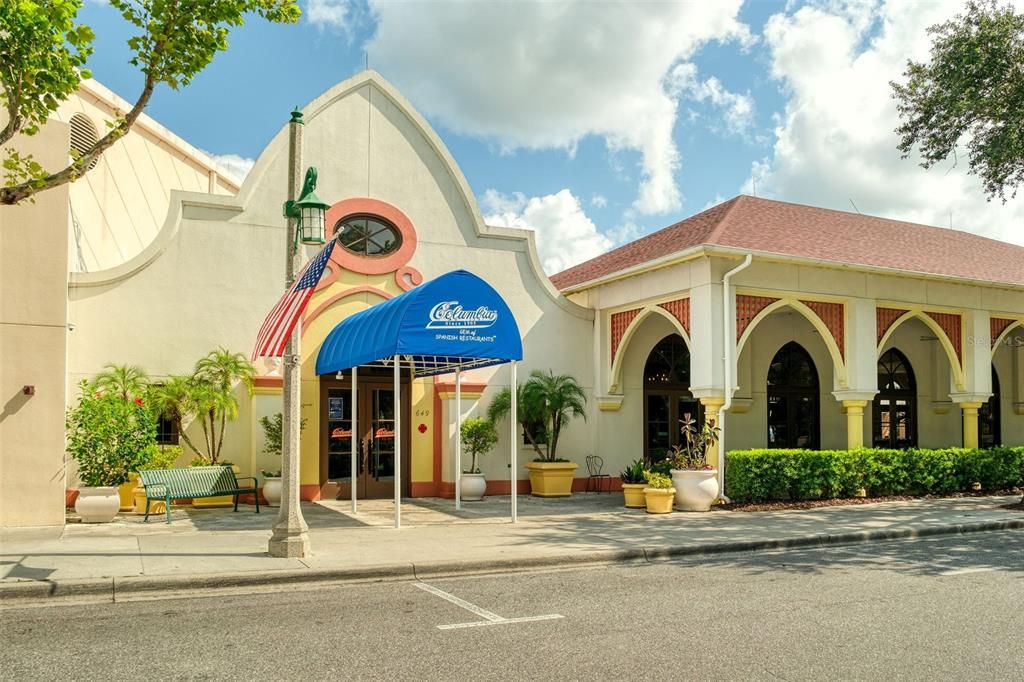 For Sale: $290,000 (1 beds, 1 baths, 837 Square Feet)