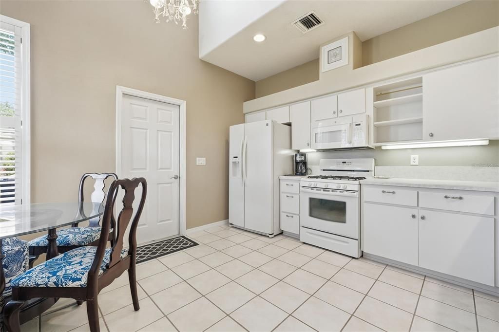 For Sale: $289,000 (2 beds, 2 baths, 1307 Square Feet)