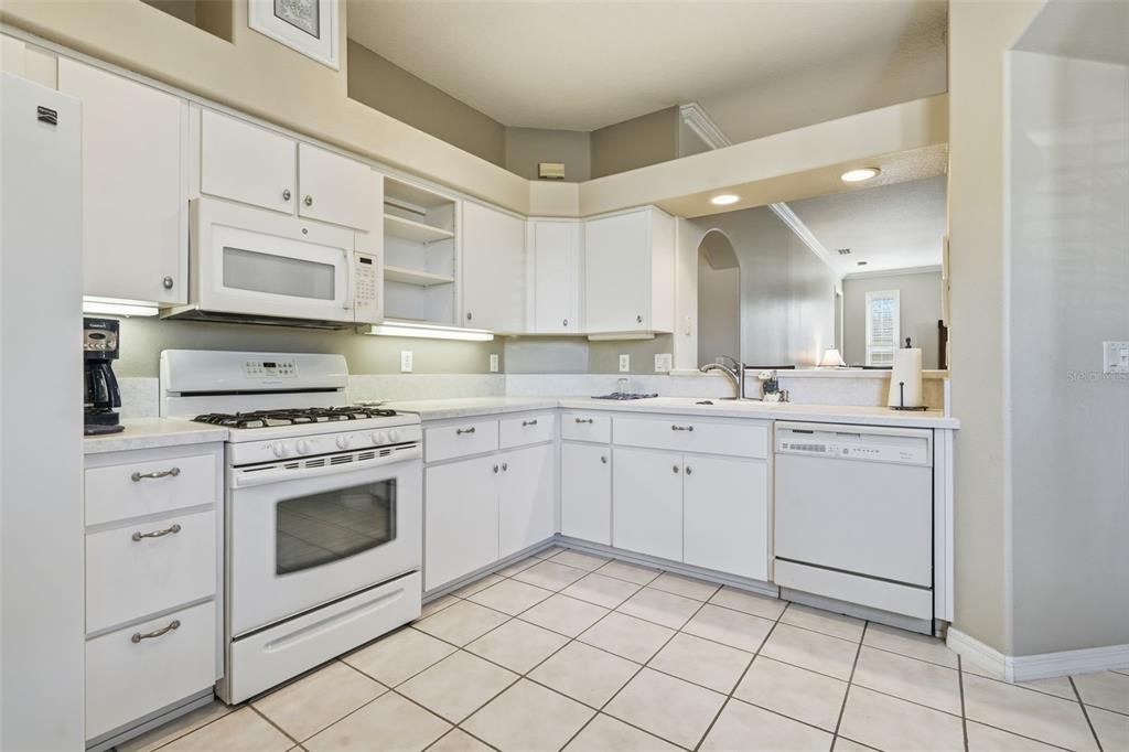 For Sale: $289,000 (2 beds, 2 baths, 1307 Square Feet)