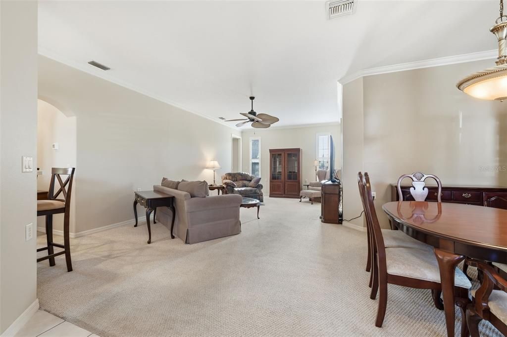 For Sale: $289,000 (2 beds, 2 baths, 1307 Square Feet)