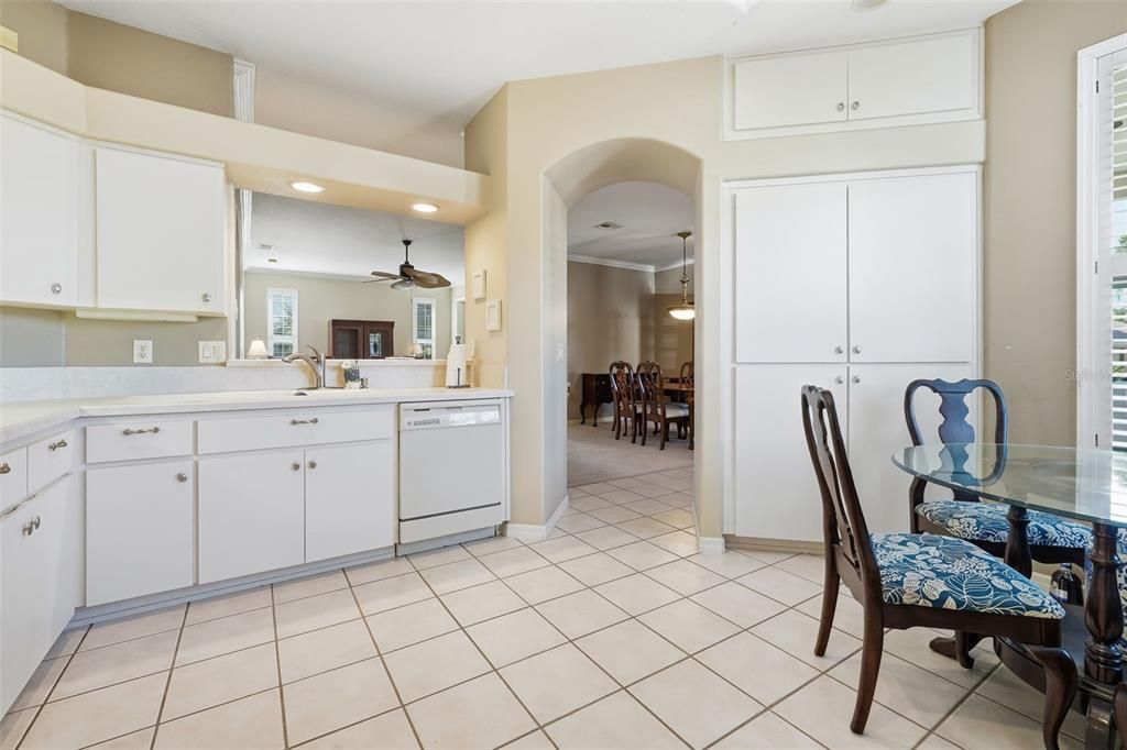 For Sale: $289,000 (2 beds, 2 baths, 1307 Square Feet)