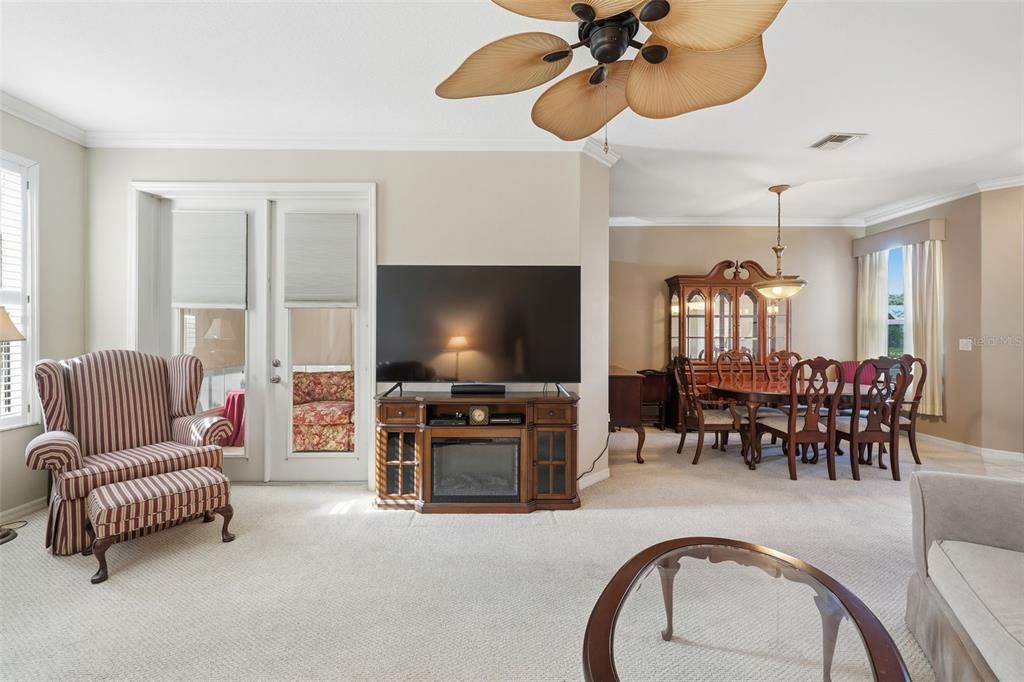 For Sale: $289,000 (2 beds, 2 baths, 1307 Square Feet)