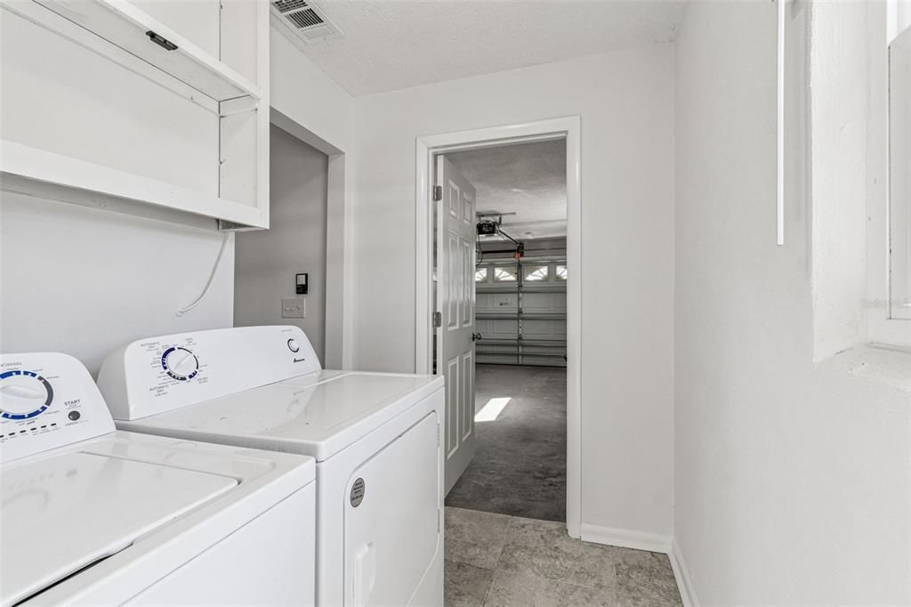 Active With Contract: $300,000 (3 beds, 2 baths, 1587 Square Feet)