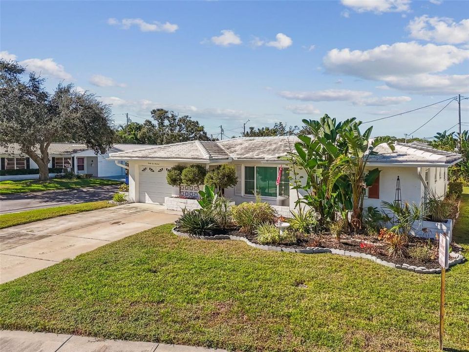 Active With Contract: $300,000 (3 beds, 2 baths, 1587 Square Feet)
