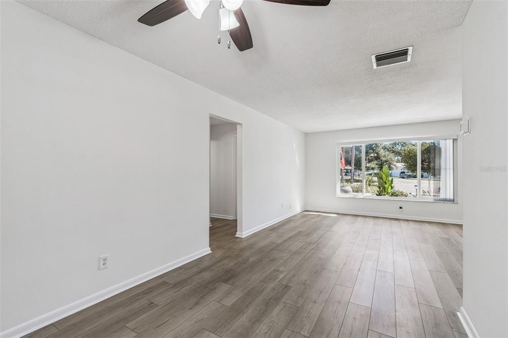 Active With Contract: $300,000 (3 beds, 2 baths, 1587 Square Feet)