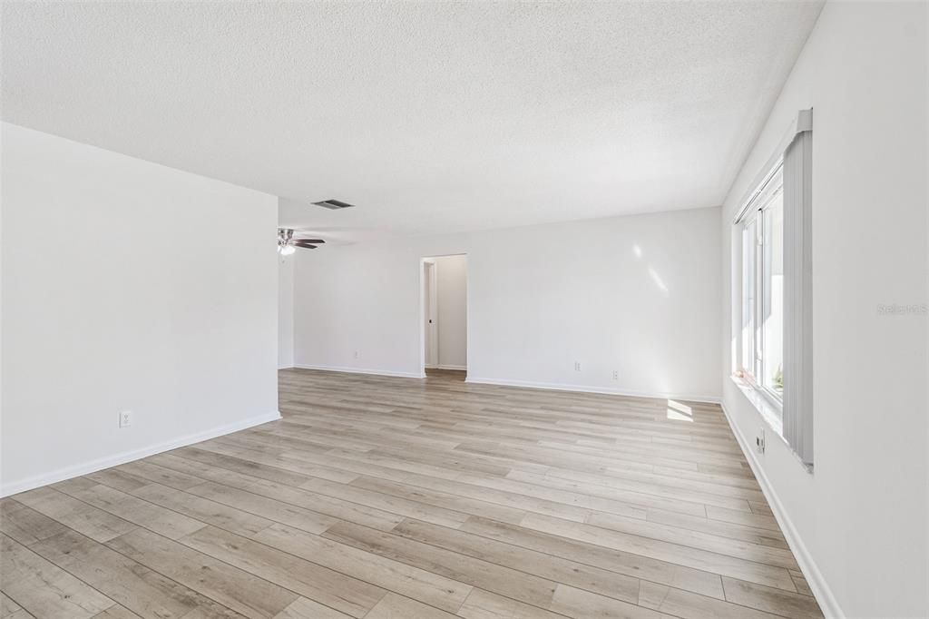 Active With Contract: $300,000 (3 beds, 2 baths, 1587 Square Feet)