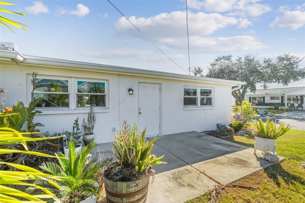 Active With Contract: $300,000 (3 beds, 2 baths, 1587 Square Feet)