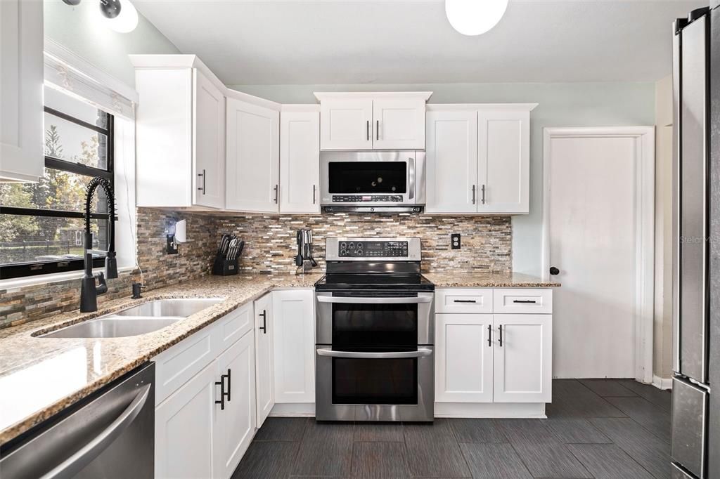 合同活跃: $499,000 (3 贝兹, 2 浴室, 1573 平方英尺)