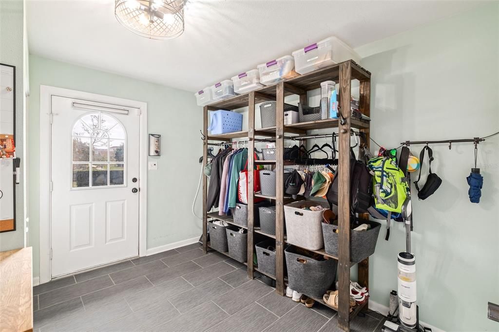 合同活跃: $499,000 (3 贝兹, 2 浴室, 1573 平方英尺)