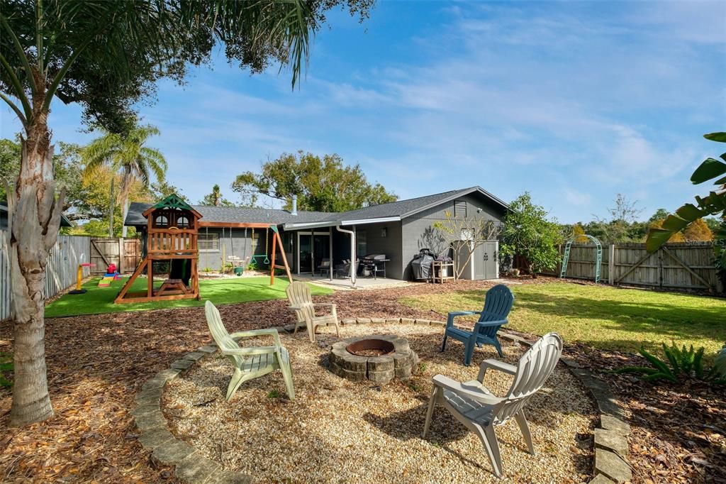 合同活跃: $499,000 (3 贝兹, 2 浴室, 1573 平方英尺)