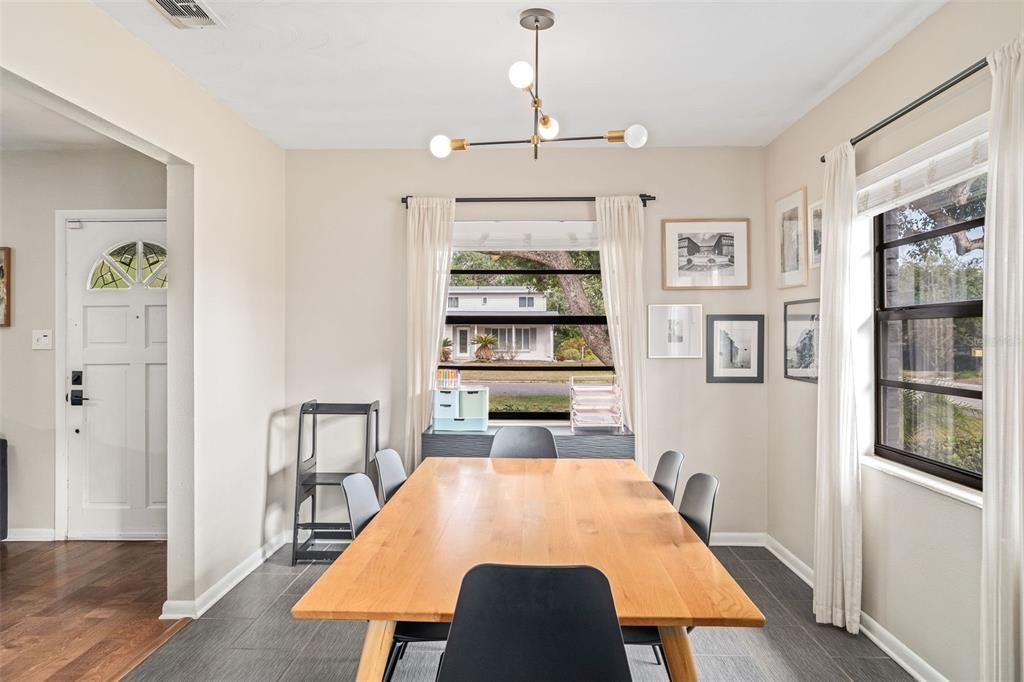 合同活跃: $499,000 (3 贝兹, 2 浴室, 1573 平方英尺)