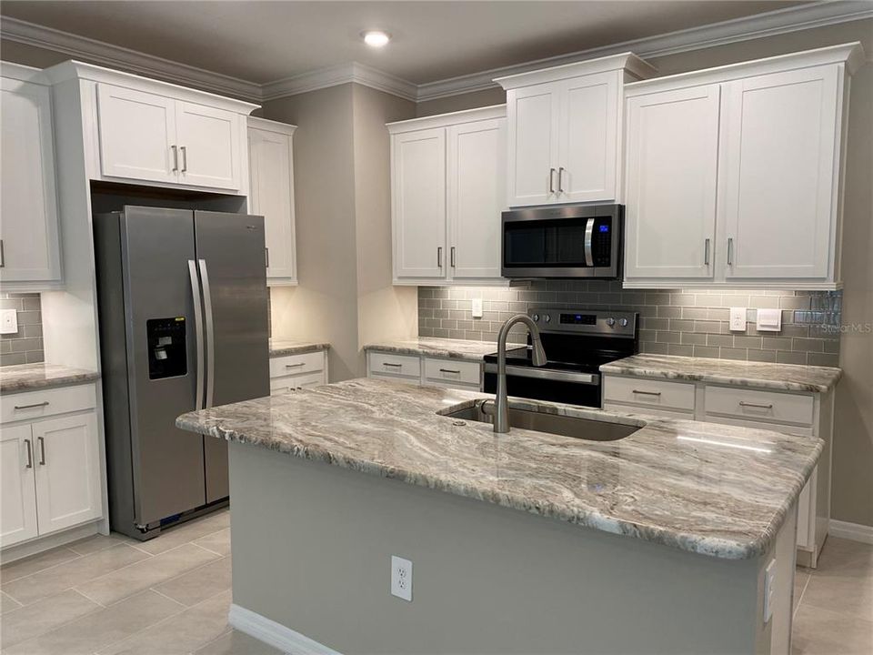 出租: $3,595 (3 贝兹, 2 浴室, 1603 平方英尺)