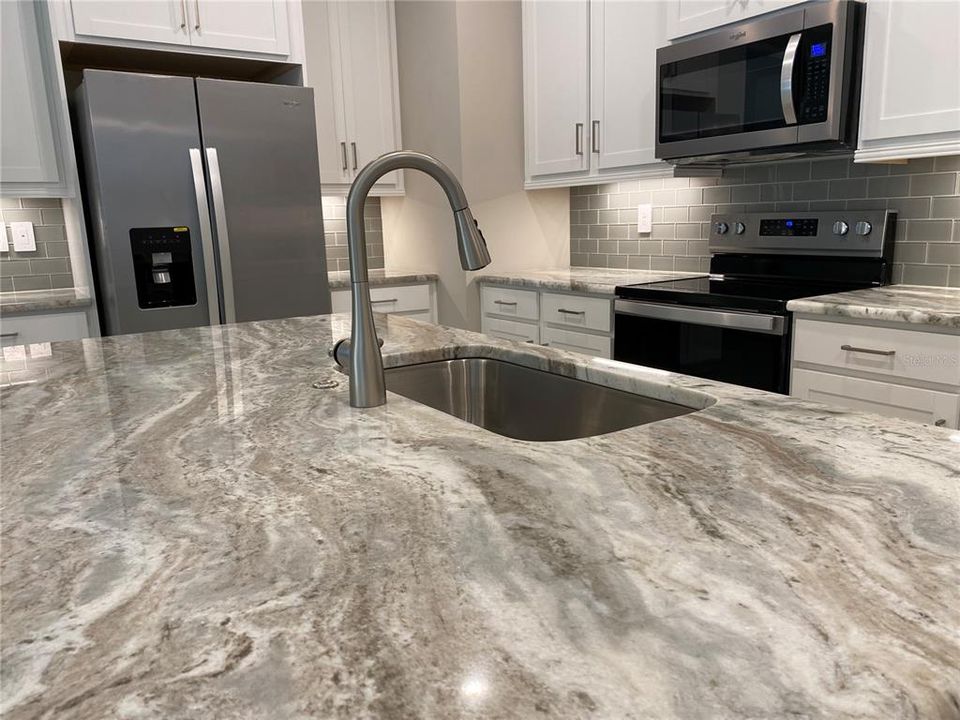 出租: $3,595 (3 贝兹, 2 浴室, 1603 平方英尺)