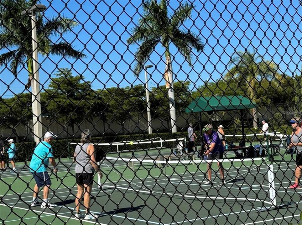 出租: $3,595 (3 贝兹, 2 浴室, 1603 平方英尺)