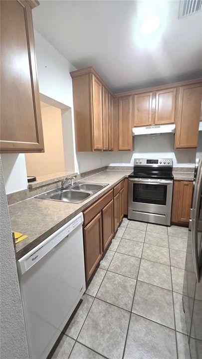 В аренду: $2,200 (3 спален, 2 ванн, 1604 Квадратных фут)