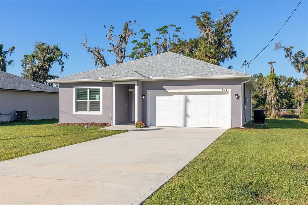 Под контрактом: $302,900 (3 спален, 2 ванн, 1375 Квадратных фут)