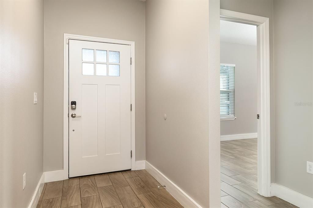 Под контрактом: $302,900 (3 спален, 2 ванн, 1375 Квадратных фут)