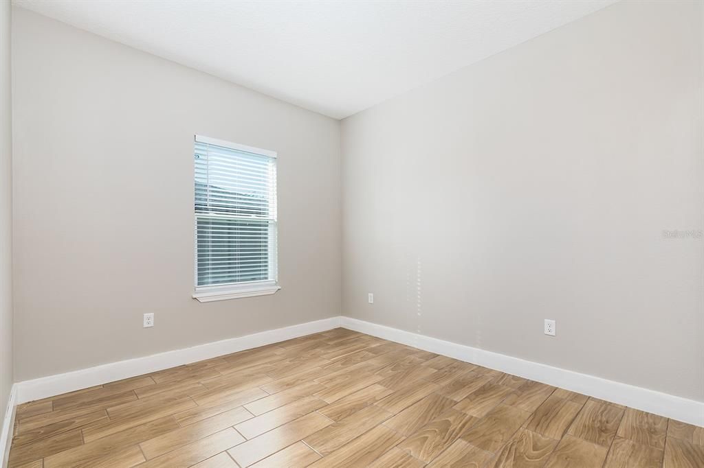 Под контрактом: $302,900 (3 спален, 2 ванн, 1375 Квадратных фут)