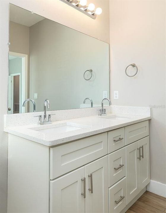 Под контрактом: $302,900 (3 спален, 2 ванн, 1375 Квадратных фут)