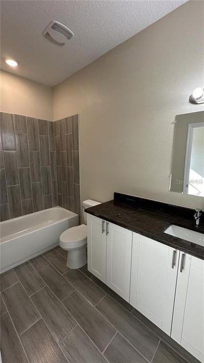 En Venta: $285,000 (3 camas, 3 baños, 1934 Pies cuadrados)