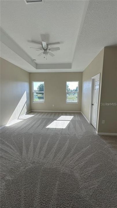 En Venta: $285,000 (3 camas, 3 baños, 1934 Pies cuadrados)