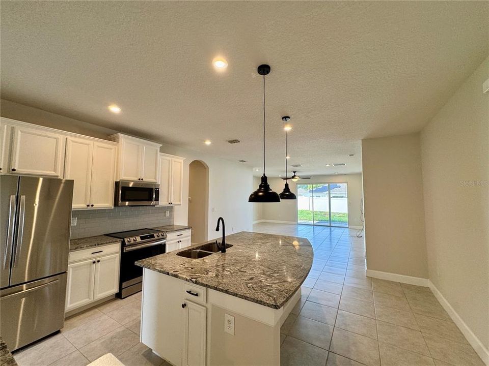 For Rent: $2,675 (4 beds, 2 baths, 2234 Square Feet)