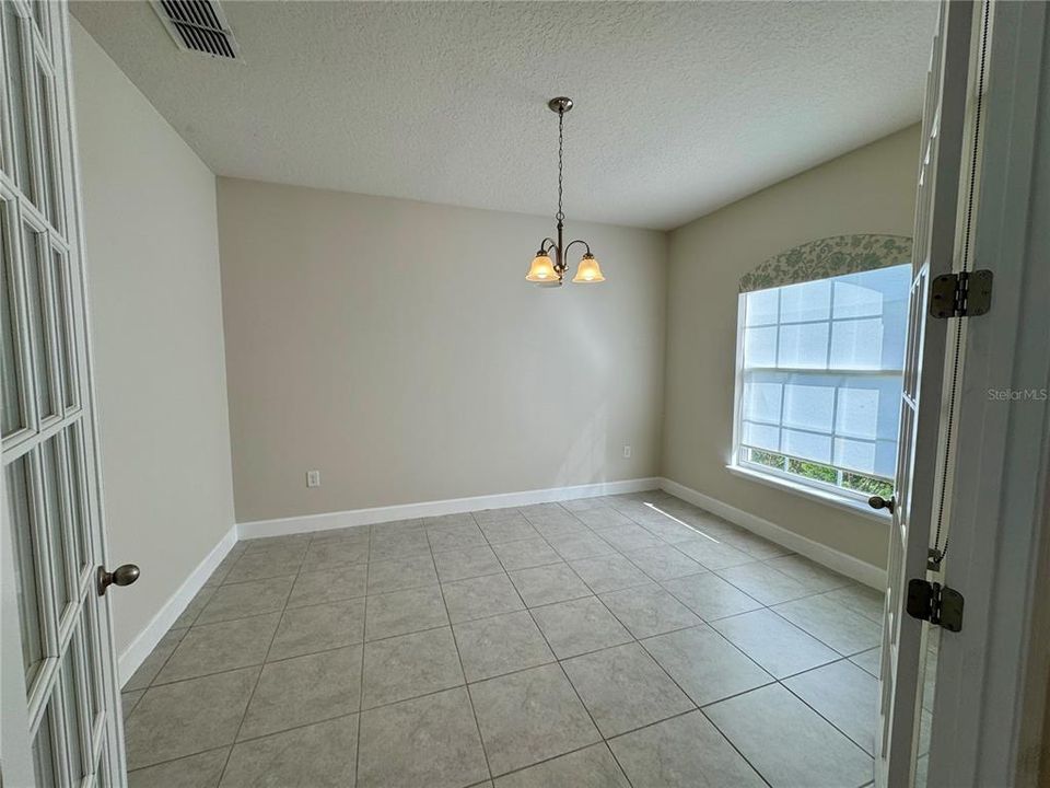 For Rent: $2,675 (4 beds, 2 baths, 2234 Square Feet)