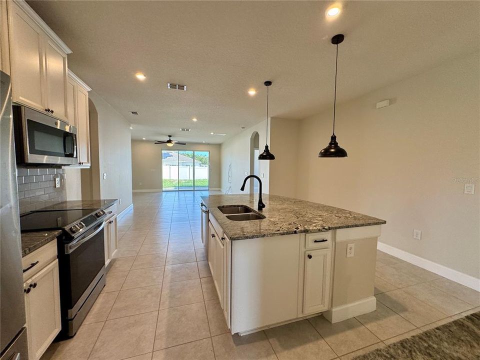 For Rent: $2,675 (4 beds, 2 baths, 2234 Square Feet)