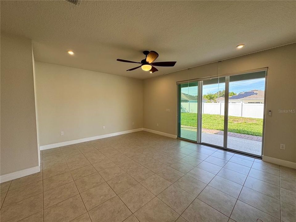 For Rent: $2,675 (4 beds, 2 baths, 2234 Square Feet)