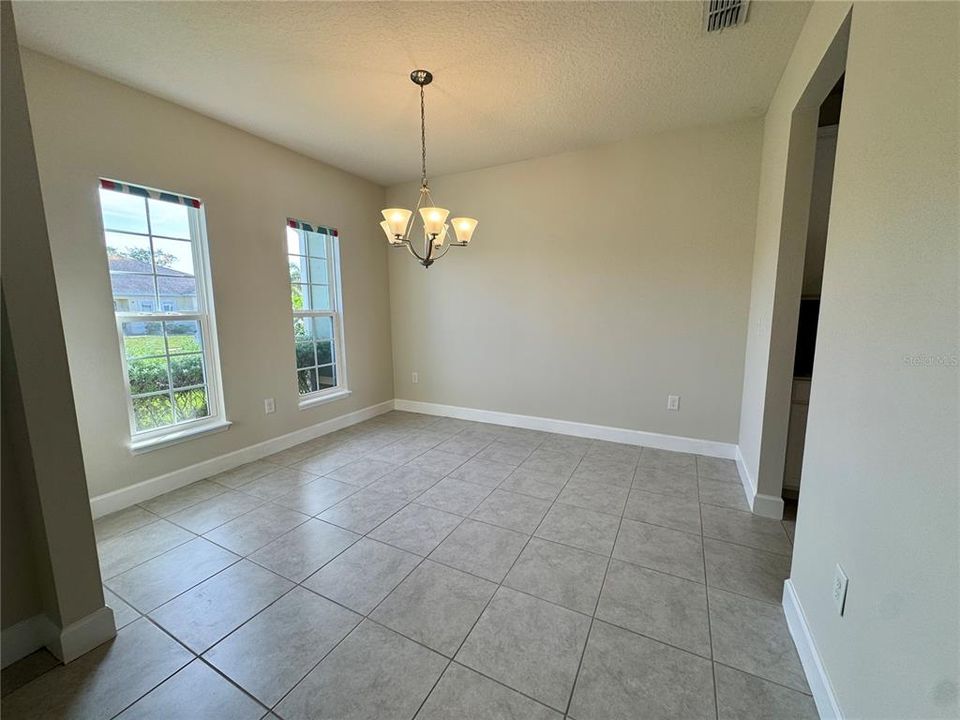 For Rent: $2,675 (4 beds, 2 baths, 2234 Square Feet)