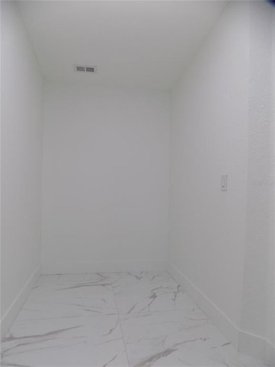 出租: $3,898 (4 贝兹, 3 浴室, 2676 平方英尺)