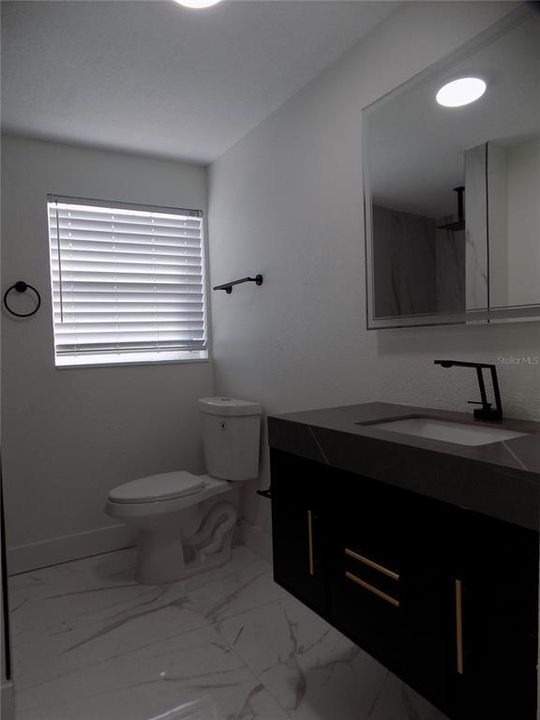 出租: $3,898 (4 贝兹, 3 浴室, 2676 平方英尺)