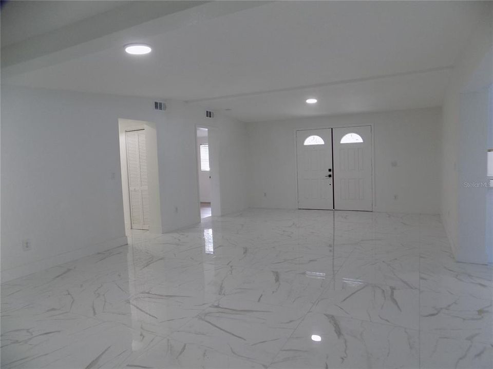 出租: $3,898 (4 贝兹, 3 浴室, 2676 平方英尺)