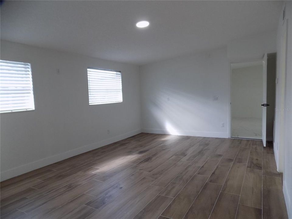 出租: $3,898 (4 贝兹, 3 浴室, 2676 平方英尺)