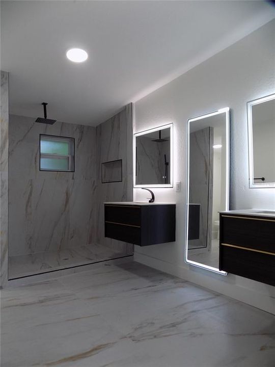 出租: $3,898 (4 贝兹, 3 浴室, 2676 平方英尺)