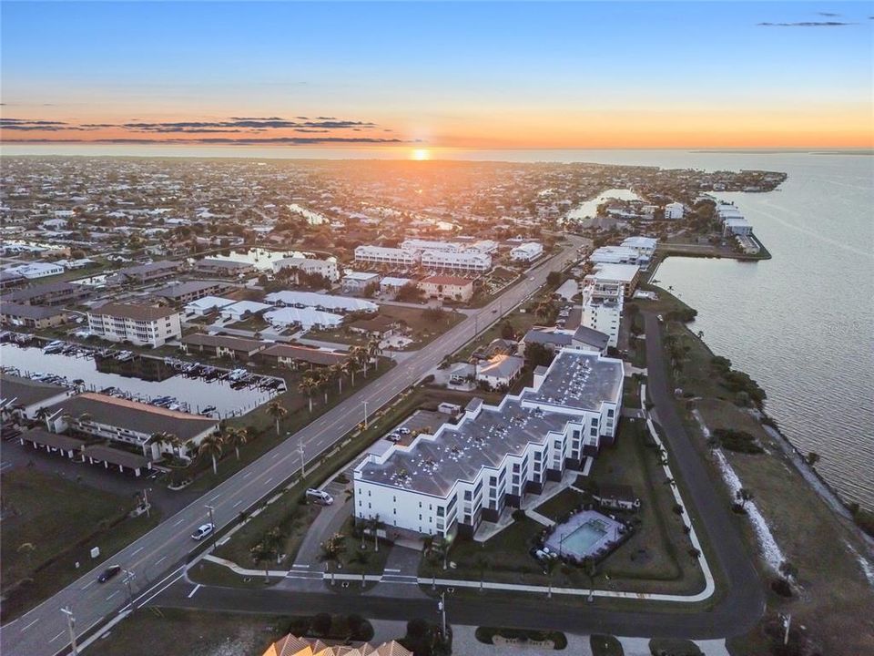 For Sale: $695,000 (2 beds, 2 baths, 1782 Square Feet)