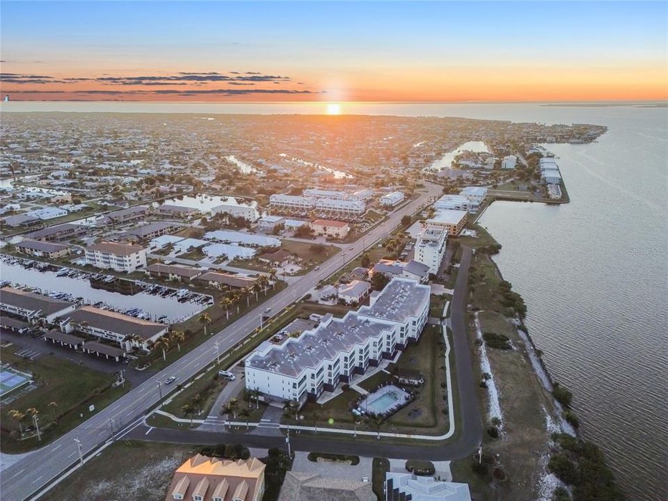 For Sale: $695,000 (2 beds, 2 baths, 1782 Square Feet)