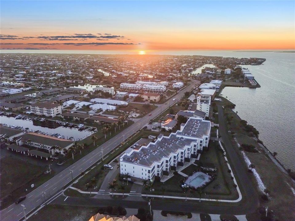 For Sale: $695,000 (2 beds, 2 baths, 1782 Square Feet)