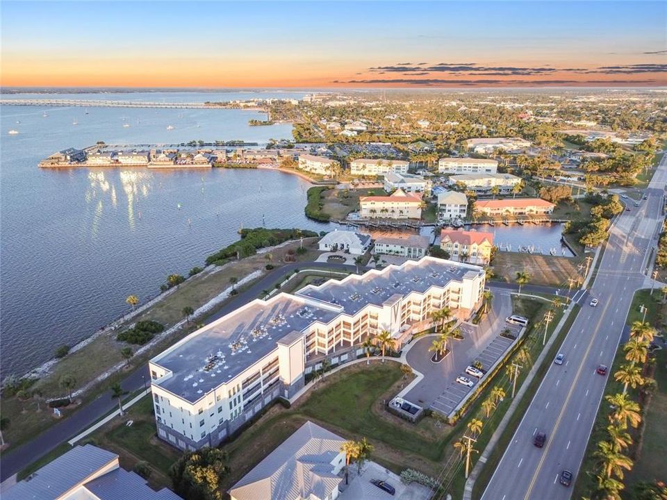 For Sale: $695,000 (2 beds, 2 baths, 1782 Square Feet)