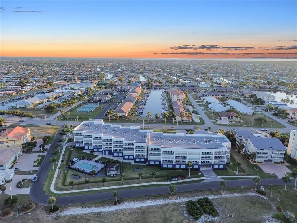 For Sale: $695,000 (2 beds, 2 baths, 1782 Square Feet)