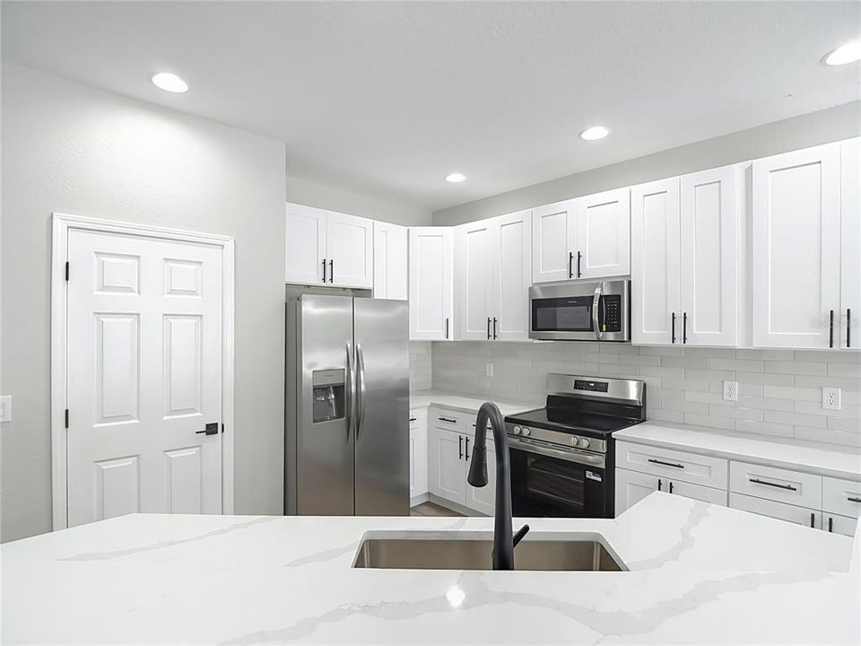 На продажу: $280,000 (3 спален, 2 ванн, 1536 Квадратных фут)