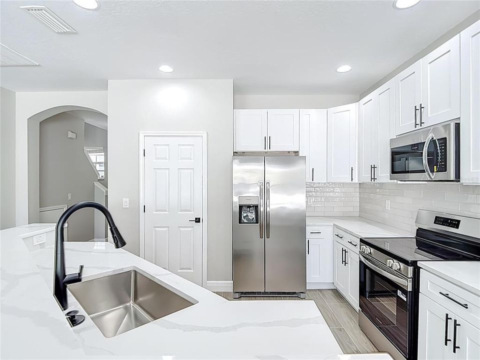 На продажу: $280,000 (3 спален, 2 ванн, 1536 Квадратных фут)