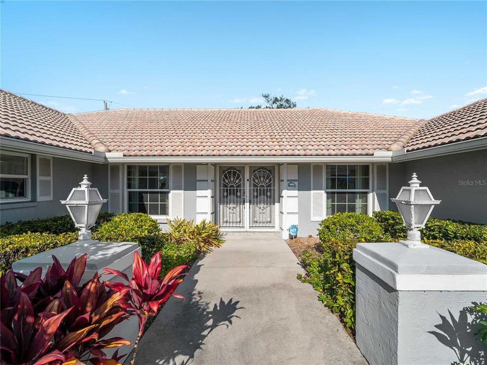 For Sale: $800,000 (3 beds, 2 baths, 2134 Square Feet)