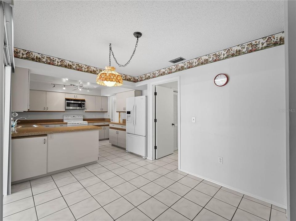 For Sale: $800,000 (3 beds, 2 baths, 2134 Square Feet)