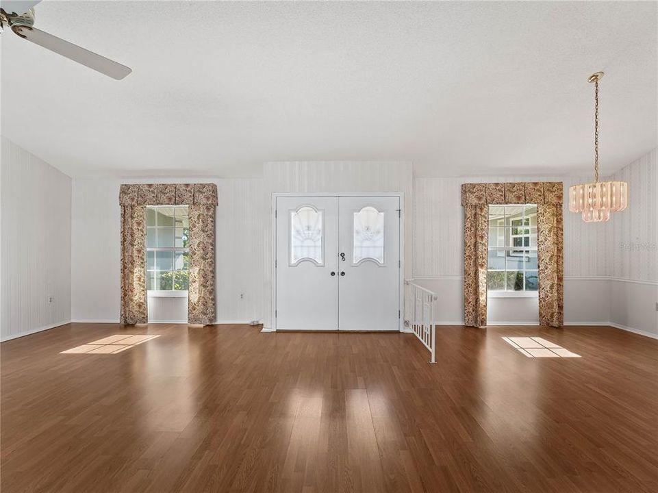 For Sale: $800,000 (3 beds, 2 baths, 2134 Square Feet)