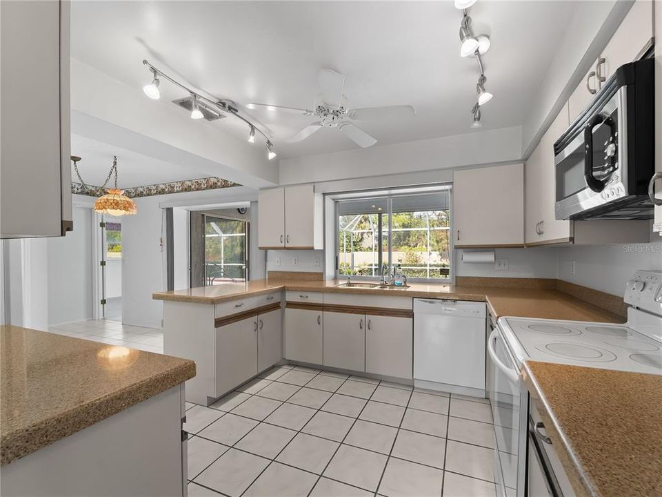 For Sale: $800,000 (3 beds, 2 baths, 2134 Square Feet)