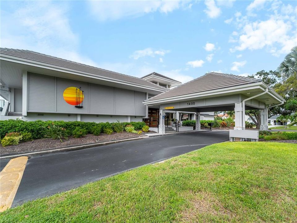 For Sale: $800,000 (3 beds, 2 baths, 2134 Square Feet)