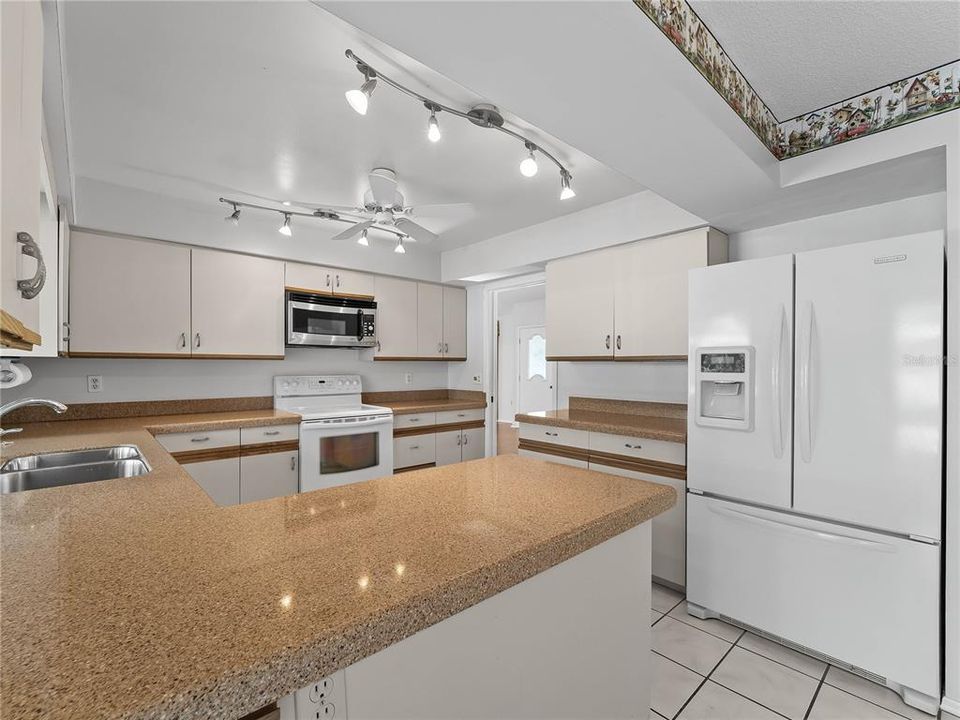 For Sale: $800,000 (3 beds, 2 baths, 2134 Square Feet)